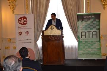 Conferencia de Héctor Suárez en la capital grancanaria/TA.